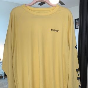 Gently Used Mens Columbia Fishing Shirt